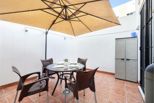 Cosy flat terrace 2 bed 2 bath downtown