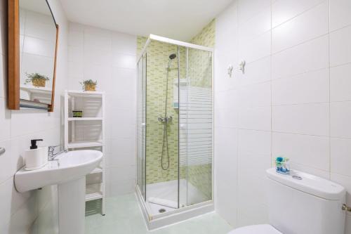 Cosy flat terrace 2 bed 2 bath downtown