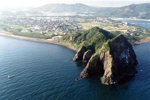 an island in the middle of a body of water at Itoshima STAY YAMAGA Keya in Itoshima