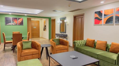 Posezení v ubytování Walk-Inn Centaurus Apartments Islamabad