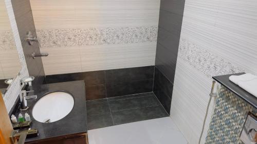 Koupelna v ubytování Walk-Inn Centaurus Apartments Islamabad
