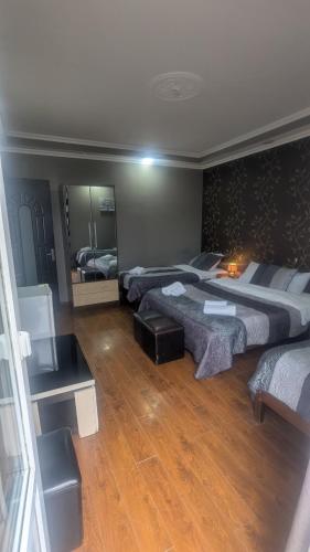 Postel nebo postele na pokoji v ubytování Dkd-bridge Hotel
