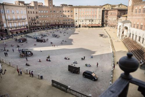 a view of a large plaza in a city at La Terrazza Sul Campo-Rooms Only in Siena