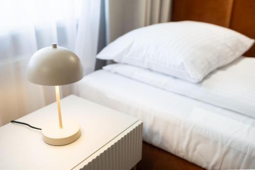 Postel nebo postele na pokoji v ubytování Moon ApartHotel