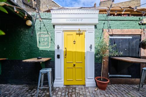 ロンドンにあるThe Crown Pub & Guesthouseのギャラリーの写真