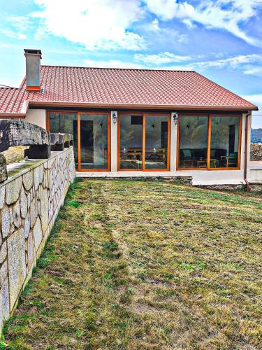 a house with a wall and a stone wall at Casa Grille in Cee