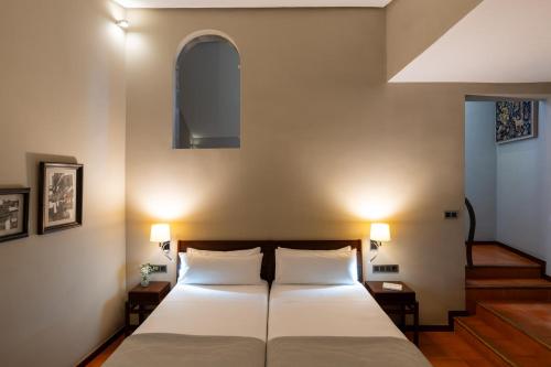 Кровать или кровати в номере Parador de Caceres