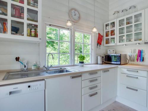 Dapur atau dapur kecil di Holiday Home Ottil - 1km from the sea by Interhome