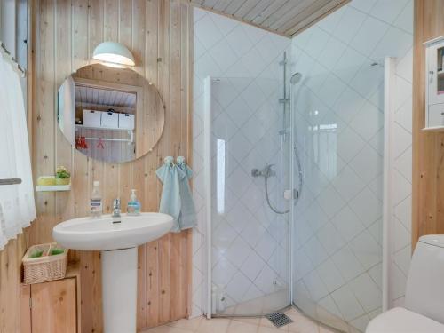 Koupelna v ubytování Holiday Home Naira - 1-8km from the sea by Interhome