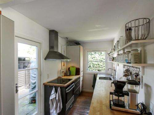 Η κουζίνα ή μικρή κουζίνα στο Holiday Home Henryk - 500m from the sea by Interhome