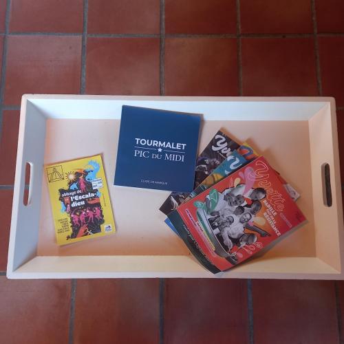 two books are sitting on a shelf at Maison de campagne 