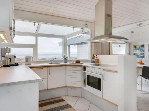 Η κουζίνα ή μικρή κουζίνα στο Holiday Home Pascal - 25m from the sea by Interhome
