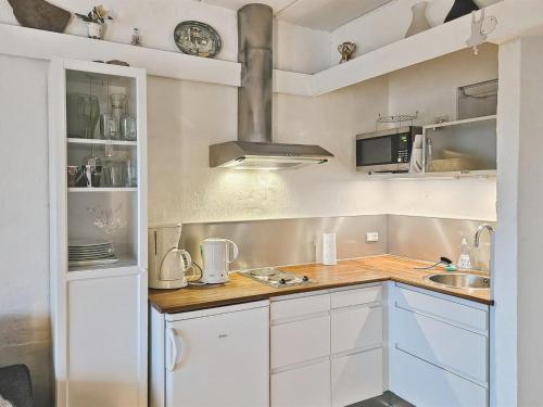 Dapur atau dapur kecil di Apartment Esbern - 6km from the sea by Interhome