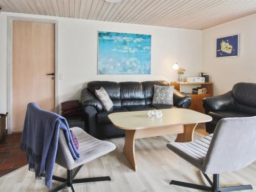 Posezení v ubytování Holiday Home Berthilde - 400m from the sea by Interhome