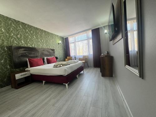 Кровать или кровати в номере Galata Greenland Hotel