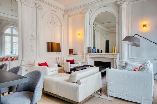 Le Jeanne d'Arc magnifique F3 de style haussmannien !