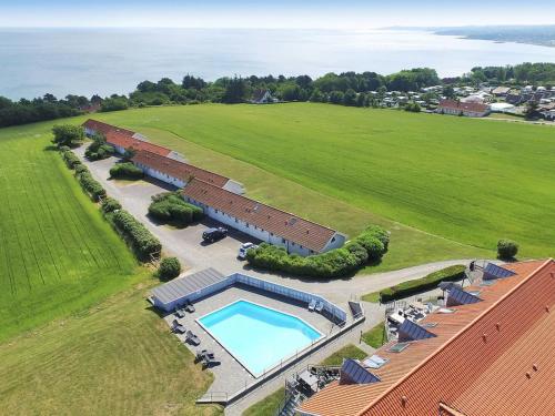 una vista aerea di una casa con piscina di Apartment Annemai - 500m from the sea by Interhome ad Allinge