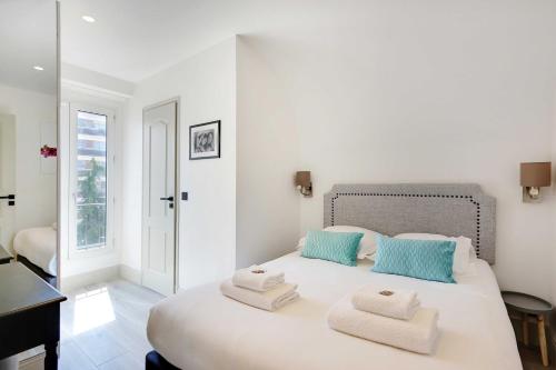 Amazing 2BD 6P apt with A C - Bastille