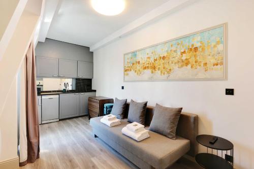 Amazing 2BD 6P apt with A C - Bastille