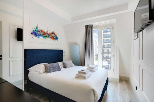 Amazing 2BD 6P apt with A C - Bastille