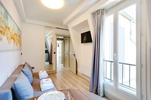 Amazing 2BD 6P apt with A C - Bastille