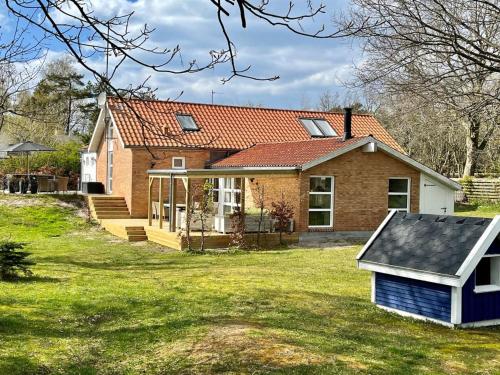 Το κτήριο όπου στεγάζεται  η παραθεριστική κατοικία