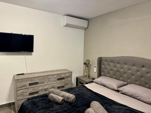 Vibrant Seaside Apartment in Central Los Cristianos
