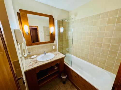 Koupelna v ubytování 2 Bed Apartment - Arc 1950 - Prince des Cimes