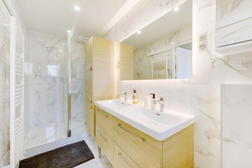 Et badeværelse på Le Duplex - à 10 minutes de Paris