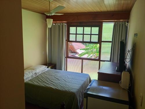 Katil atau katil-katil dalam bilik di Hotel Caledônia Inn