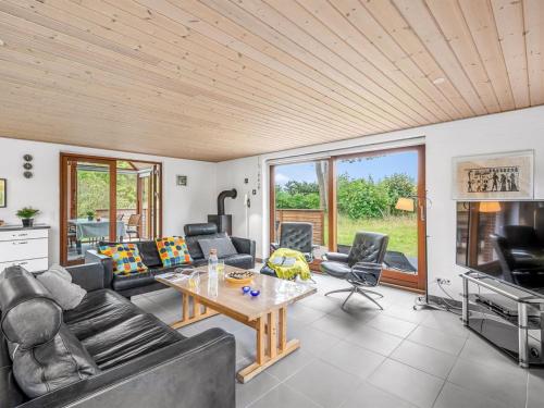 Posezení v ubytování Holiday Home Martje - 900m from the sea by Interhome