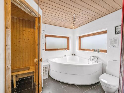 Koupelna v ubytování Holiday Home Martje - 900m from the sea by Interhome