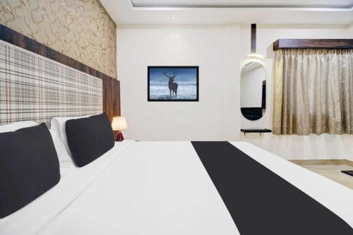 Ein Bett oder Betten in einem Zimmer der Unterkunft Collection O Indiranagar