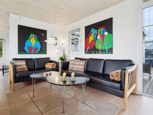 Posezení v ubytování Holiday Home Swana - 550m from the sea by Interhome