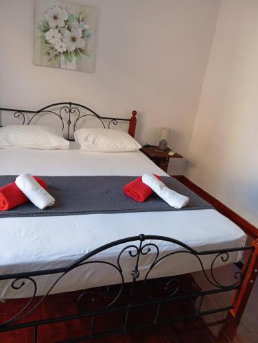 Quiet private room in a dormitory 5' from metro