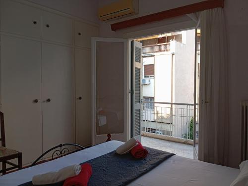 Quiet private room in a dormitory 5' from metro