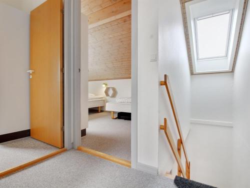 Ένα ή περισσότερα κρεβάτια σε δωμάτιο στο Apartment Mildred - 2-3km from the sea by Interhome