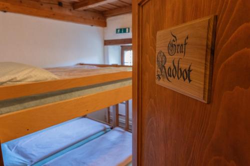 Una cama o camas en una habitación de Brugg Youth Hostel