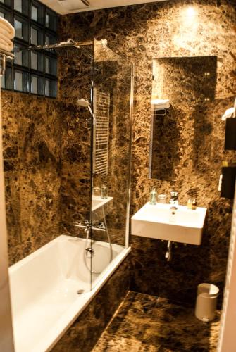 Koupelna v ubytování A Place Antwerp - Boutique Suites & Flats - Vrijdagmarkt 1