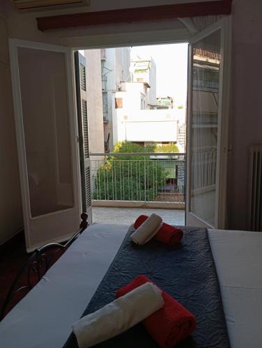 Quiet private room in a dormitory 5' from metro