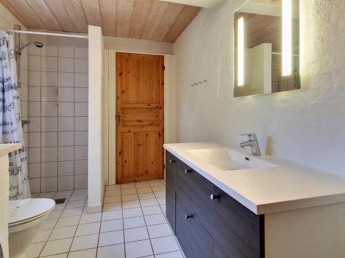Koupelna v ubytování Holiday Home Naili - 3-1km from the sea by Interhome