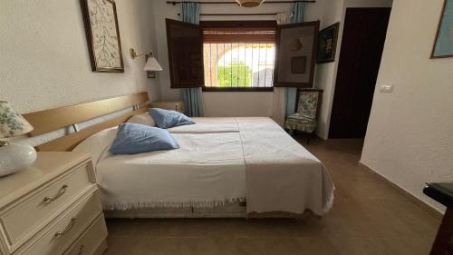 Postel nebo postele na pokoji v ubytování Magnifico Chalet en Jávea a 5 minutos de la playa.