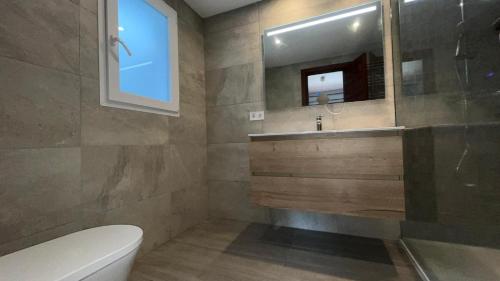 Koupelna v ubytování Magnifico Chalet en Jávea a 5 minutos de la playa.