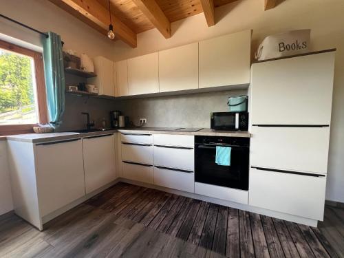 Una cocina o zona de cocina en Reiterbauer Chalet