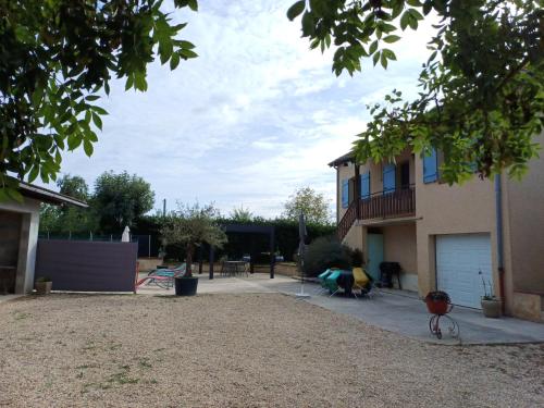 Το κτήριο όπου στεγάζεται  η παραθεριστική κατοικία