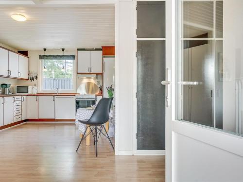 Kuchyň nebo kuchyňský kout v ubytování Holiday Home Toralf - 3-5km from the sea by Interhome