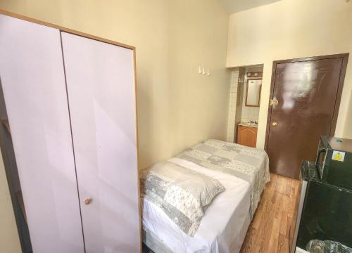 Katil atau katil-katil dalam bilik di West 30th Street Guest House