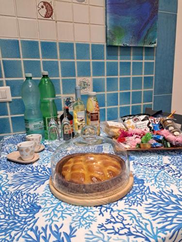 a table with a bowl of food on a table at Appartamento il Maestrale Casa Vacanza in Càbras