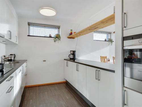 Η κουζίνα ή μικρή κουζίνα στο Apartment Pirkko - 100m from the sea by Interhome