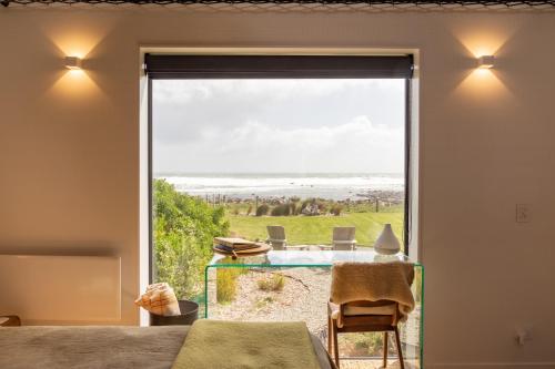 Balkoni atau teres di Seafront, Sauna, Architecture The Surf Nest Full House